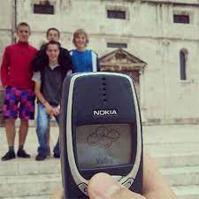 Family Photo Captured With Nokia 3310 Nokia Phone Nokia Funny Pictures