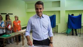 Ράιαν μαέ, μάρκο αντάμοβιτς, γκόρνταν μπουνόζα, αλεξάνταρ πάντιτς, ανδρέας αβραάμ, χάρης κυριάκου, κριστόφ ψισιέ, ντόνις αβντιγιάι. O Kwnstantinos Mhtsotakhs Gios Toy Kyriakoy Pshfise Gia Prwth Fora