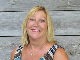 Tara Whitlock's Instagram, Twitter & Facebook