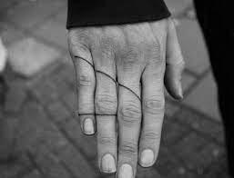 Finger Tattoo Minimalistisch Schlicht Linien Gerade Quer Mittelfinger Ringfinger Kleinfinger Tiny Finger Tattoos Small Finger Tattoos Tiny Tattoos