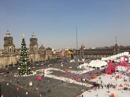 La ciudad de méxico es la ciudad capital de los estados unidos de méxico, nombre oficial del país. Arbol De Navidad Y Catedral Al Fondo Picture Of Balcon Del Zocalo Mexico City Tripadvisor
