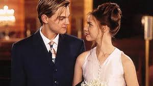 They have to hide their love from the world because they know that their parents will not allow them to be together. Romeo Und Julia Und Homeland So Hat Sich Claire Danes Verandert