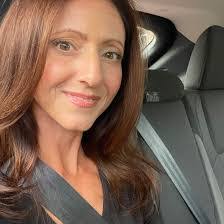 Kami Hudson's Instagram, Twitter & Facebook