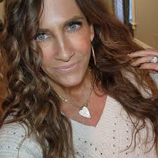 In my "fake a perm" phase of life. It doesn't get any more flawless than  this Sparkle necklace. And for $29 😱 She has sold out a few times...but  they are restocking