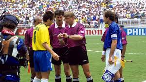 Au cours de sa carrière, il a été retenu arbitre lors de la coupe du monde 1994. Pglqo 8tygryrm