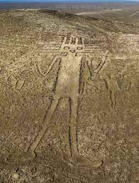 ✨ The Tarapacá Giant of #Chile. The Gigante de Tarapacá, is a monumental  Geoglyph located on the northeast face of Cerro Unita in Chile's Atacama  Desert. It stretches approximately 119 meters (390.4