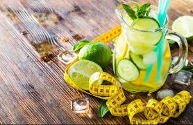 Dieta Cu Lamaie Poate Fi Atat O Cura De Detoxifiere Dar Si Un Regim De Slabire Cu Dieta Cu Lamaie Slabesti Rapid Lemonade Diet Lemonade Detox Diet Lemon Diet