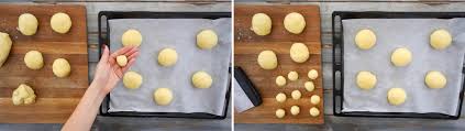 Ecco finalmente delle morbide e profumate brioche col tuppo, proprio come quelle che si trovano al bar per colazione a lecce, certo non in friuli ahimè. Brioche Col Tuppo La Ricetta Delle Brioche Siciliane Vasa Vasa Kitchen