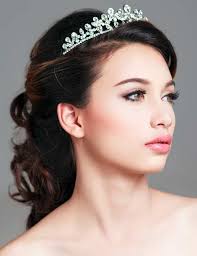 6 things not to do at your wedding hair trial. 20 Best Hairstyles For Brides With Round Faces