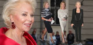 Eva O'Neill visar upp glammiga galagarderoben