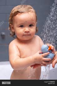 Sfoglia 12.639 kids taking a shower fotografie stock e immagini disponibili, o avvia una nuova ricerca per scoprire altre fotografie stock e immagini. Washing Adorable Baby Image Photo Free Trial Bigstock