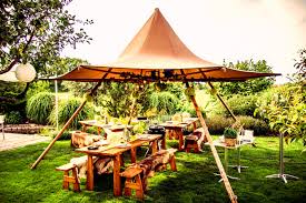 Das Kleine Hut Tipi Zelt Ist Ein Wunderschones Offenes Sommerzelt Fur Kleine Gruppen Bis Zu 32 Personen Terassenideen Tipi Zelt Sternenhimmel
