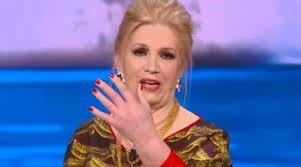 Scopriamo i dettagli sull'abitazione dell'aquila di ligonchio! Iva Zanicchi Lascia La Diretta Dell Isola Dei Famosi Reazione Allergica Dopo Una Puntura Di Vespa