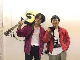 路上ミュージシャン 菅田将暉をカメラマン 太賀が撮る 音楽情報サイトrockinon com ロッキング オン ドットコム 太賀 菅田 菅田 将 暉
