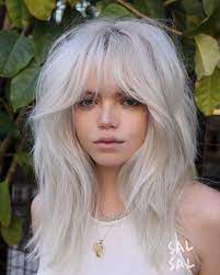Pin By Miss Nur On Aspire Long Hair With Bangs Medium Blonde Hair Curly Hair Styles