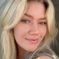 Amanda Heinlein's Instagram, Twitter & Facebook