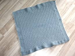 Unsere anleitungen zum stricken sind vielseitig, abwechslungsreich und vor allem eines wer nach anleitung stricken will, muss zunächst einmal verstehen, wie solche strickanleitungen ausgelesen. Strickanleitung Babydecke Plaid Wagendecke Strukturmuster Fur Anfanger Geeignet