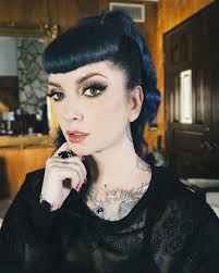 Kiss-inspired makeup look with dark lip?