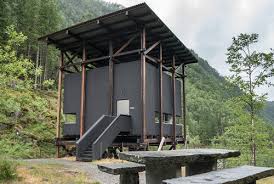 Vandaag keurt het college het concept voor de nieuwe inrichting goed. Ganz In Schwarz Minen Gebaude Von Peter Zumthor Detail Magazin Fur Architektur Baudetail