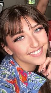 Leah Bingham's Instagram, Twitter & Facebook