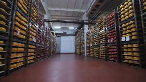 Les rangements et l'aménagement des placards en cuisine sont primordiaux pour que vous puissiez accéder aux rapidement à vos ustensiles ou matières premières. Camera Travels Inside A Large Stock Footage Video 100 Royalty Free 1860043 Shutterstock