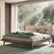 Unico e irripetibile proprio com'è lo spazio della tua casa è il prezioso materiale con cui sono realizzati i letti in legno che offriamo nella nostra. Letto Moderno In Legno Con Testata Imbottita In Ecopelle