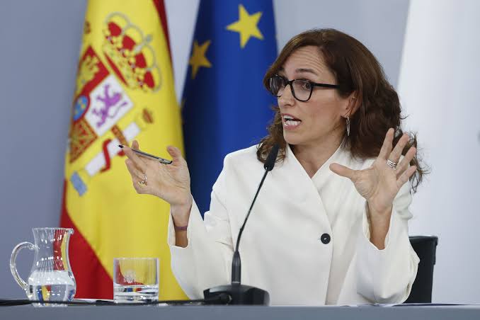 Un doctor estalla contra Mónica García por su gestión del Hantavirus: "Es  inoperante, de un desconocimiento absoluto"