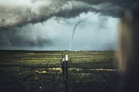 Az utóbbi napok nem éppen a kellemes, napos tavasz. Hatalmas Tornado Tombolt Magyarorszagon Video Liner Hu