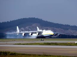 Der flughafenkulal lumpur international ist der größte internationale verkehrsflughafen malaysias als und einer der wichtigsten flughäfen in südostasien. Pesawat Terbesar Dunia Mendarat Di Klia Dunia Mendarat Penerbangan