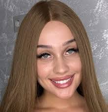 Stella Wilson's Instagram, Twitter & Facebook