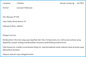 Surat lamaran pekerjaan biasanya berbentuk sebagai surat pengantar atas berbagai lampiran lain sehingga menjadi satu berkas lamaran kerja. Simpulan Unsur Pembuka Surat Lamaran Pekerjaan Yang Baik