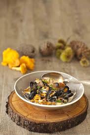 Moules Aux Girolles Panier De Saison Recette Moules Design Culinaire Girolles