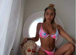 Η ίδια ξεκίνησε την καριέρα της ως ηθοποιός, όμως στη συνέχεια ασχολήθηκε και με άλλα πράγματα, όπως τη μόδα, το τραγούδι, ενώ τη βλέπουμε και στο πάνελ του «πρωινού» με τη φαίη σκορδά. Koni Meta3a Klamata Apisteyto 3espasma Sto Instagram Alphafreepress Gr