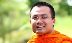พระมหาสมปอง ตาลปุตฺโต (นครไธสง) เป็นพระนักเทศน์ที่มีชื่อเสียงคนหนึ่งของประเทศไทย ท่านเกิดเมื่อปี พ.ศ. Af10rhzrhfagvm