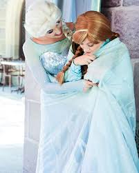 Elsa And Anna Disney Cosplay Disneyland Princess Disney Dream