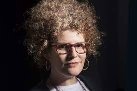 Casey Hewitson's Instagram, Twitter & Facebook