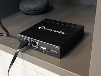 Puertos Ethernet, PoE y USB de Omada OC200