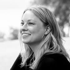 Does a cat sitter without pets exist to take care of cats while the owner  is away?