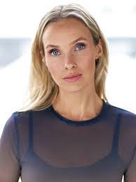 Sameeksha Dixit's Instagram, Twitter & Facebook