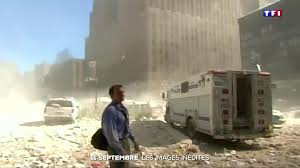 Le réel nous est imposé sans la médiation de la raison, sans l'interposition du bouclier de persée, de cet écran qui permet de voir, tout en étant. 11 Septembre 2001 Les Images Inedites De L Effondrement Des Tours Devoilees Lci