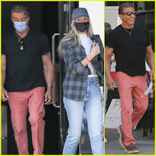 Julianne moore, sylvester stallone, anne hathaway o ryan gosling fueron sustituidos también de grandes producciones. Sylvester Stallone Spends A Day With His Daughter Sophia In Sunny L A Sophia Stallone Sylvester Stallone Just Jared