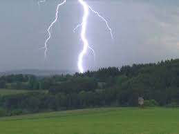 Erst ab circa 14 uhr sollen schauer aufziehen, lokal sind auch. Deutschlands Wetter Experten Warnen Vor Giftigen Gewitterzellen Welt