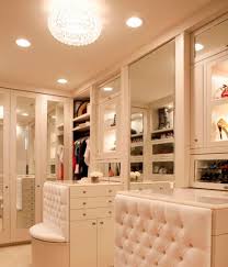 Among the design aesthetic are minimalist, luxury, simple, rustic, modern, farmhouse, etc. What Women Look For In A Walk In Closet