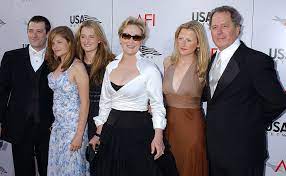 Do you like this video? Einblicke In Die Familie Von Meryl Streep 4 Kinder Und Ein Ehemann