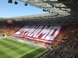 Eine treueschwur auf 450 metern länge. Felix Tamsut A Twitter Dynamo Dresden Nurnberg Play Their 2 Bundesliga Opener For 19 20 Sgd1953 Fans With A Dynamo Choreo Across The K Block Fcn Mentioning Their Record Number Of Promotions After