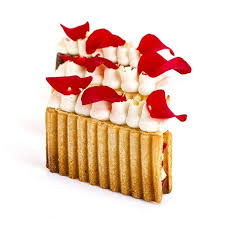 Instagram의 Creations By Cecile님 Millefeuille Fleuri Framboises Vanille Pate Feuilletee Creme Diplomate Vanille Confit Framboises Ganache Desserts Food