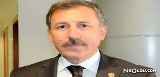 Selçuk özdağ'ın yayınlanmış 6 adet kitabı ve çok sayıda makalesi mevcuttur.enpolitik.com adlı internet haber sitesinde yazıları yayımlanmaktadır.atletizm,basketbol,badminton,kikboks antrenörlükleri ve. Selcuk Ozdag Kimdir