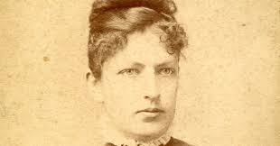 Estelle Carlton's Instagram, Twitter & Facebook