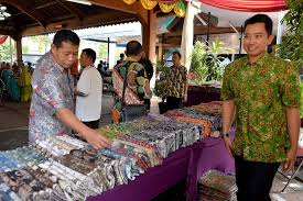 Harga kain per meter di kota pacitan : Perajin Batik Tulis Pacitan Kesulitan Pasarkan Produknya Pacitanku Com