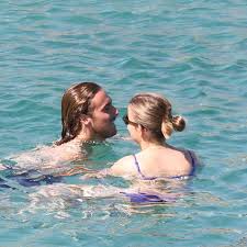 Στέφανος τσιτσιπάς © epa/ian langsdon. Stefanos Tsitsipas Oi Boyties Kai Ta Paixnidia Me Th Syntrofo Toy Sth People Amp Style Eidhseis
